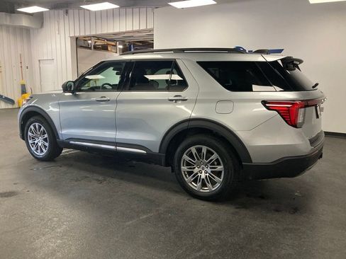 Used 2025 Ford Explorer Active w/ Active Comfort Package AWD/4WD image 7