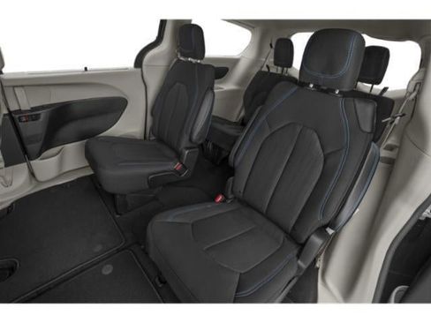 Used 2023 Chrysler Pacifica Touring-L FWD image 13