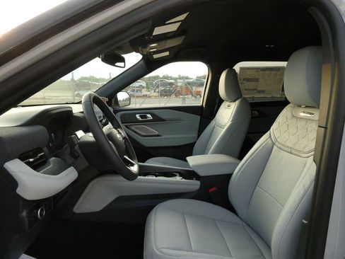 New 2027 Ford Explorer Platinum AWD/4WD image 18