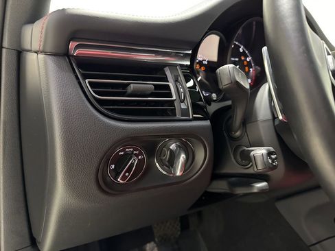 Used 2025 Porsche Macan Turbo image 17