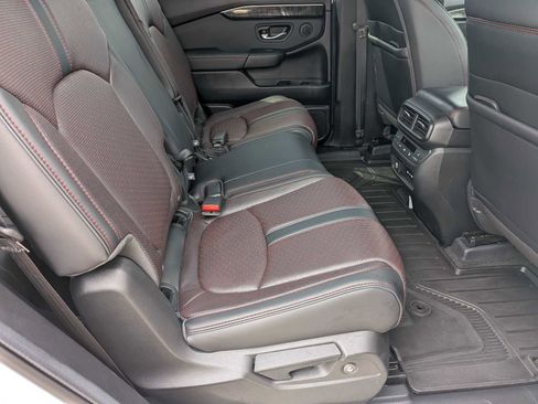 Used 2025 Honda Pilot Black Edition image 20