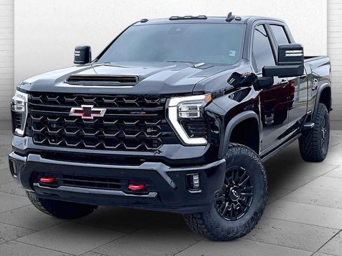 Used 2025 Chevrolet Silverado 2500 ZR2 w/ Technology Package AWD/4WD image 11