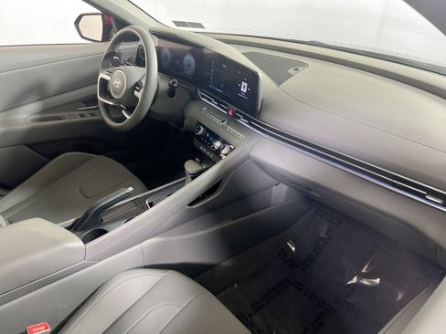 Used 2024 Hyundai Elantra SEL image 27