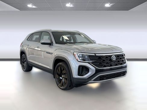 Used 2024 Volkswagen Atlas Cross Sport SE w/ Panoramic Sunroof Package image 7