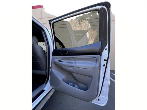 Used 2015 Toyota Tacoma PreRunner image 14