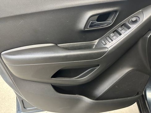 Certified 2022 Chevrolet Trax LT w/ LT Convenience Package image 7