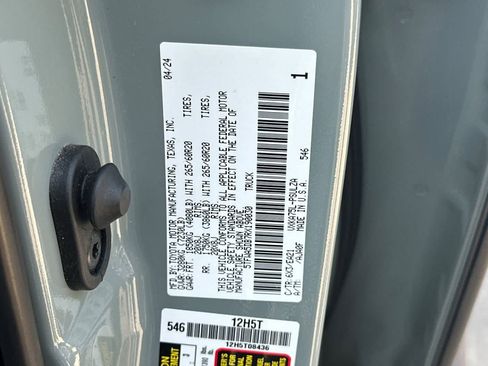 Used 2024 Toyota Tundra Limited AWD/4WD image 29