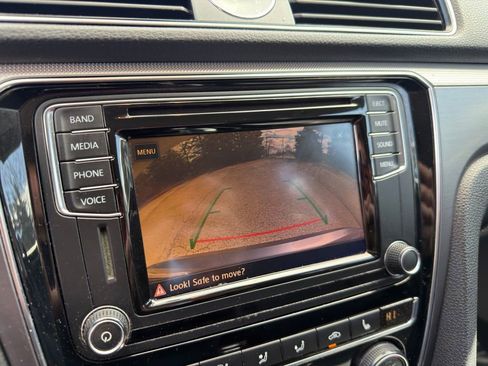 Used 2017 Volkswagen Passat 1.8T R-Line image 21