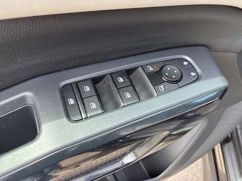 Used 2024 Nissan Pathfinder SV AWD/4WD image 14