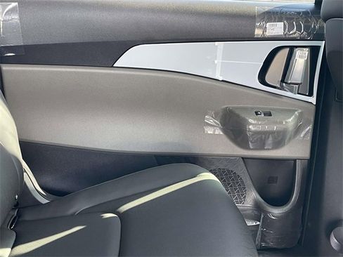 New 2026 Kia Carnival LXS image 21