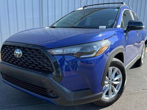 Used 2025 Toyota Corolla Cross LE FWD image 1