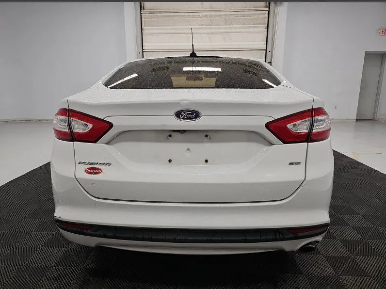 Used 2016 Ford Fusion SE FWD image 4