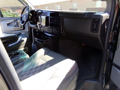 Used 2022 Chevrolet Express 2500 Extended RWD image 24
