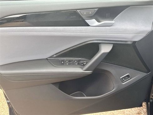 New 2026 Volkswagen Tiguan SE FWD image 13