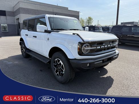 New 2026 Ford Bronco Outer Banks AWD/4WD image 1