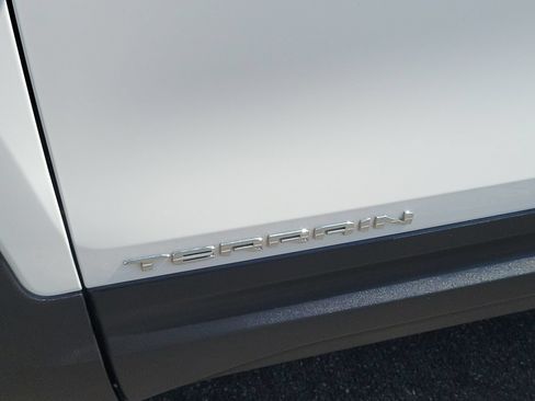 Used 2024 GMC Terrain SLE FWD image 7