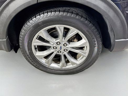 Used 2021 Ford Explorer Limited w/ Equipment Group 301A AWD/4WD image 33