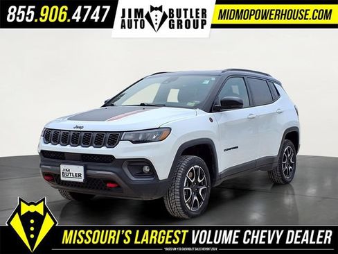 Used 2025 Jeep Compass Trailhawk AWD/4WD image 1