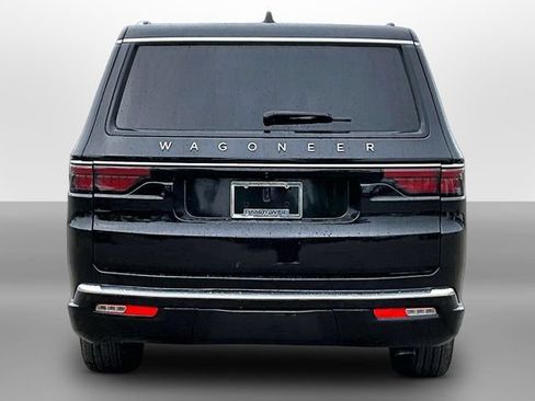 Used 2024 Jeep Wagoneer L Series II w/ Flexible Seating Group AWD/4WD image 4