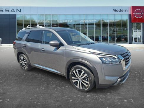 Used 2025 Nissan Pathfinder Platinum w/ Cargo Package FWD image 3