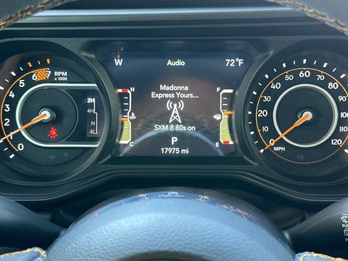 Used 2025 Jeep Wrangler Sahara image 24