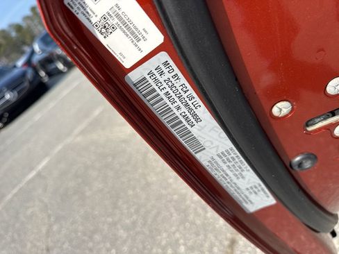 Used 2021 Dodge Challenger SXT image 30