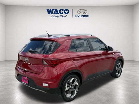 Used 2024 Hyundai Venue Limited FWD image 7