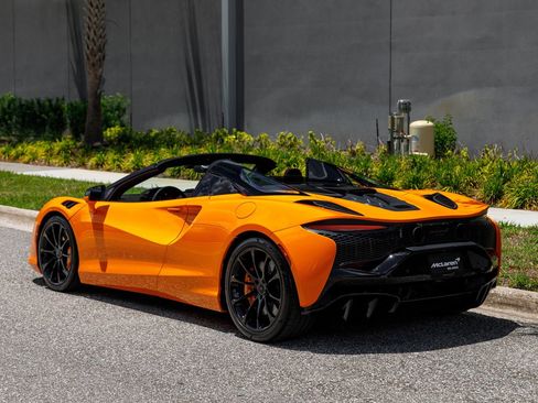 Used 2025 McLaren Artura Spider RWD image 23