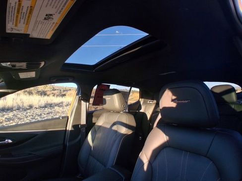 Certified 2025 Buick Envista Avenir image 12