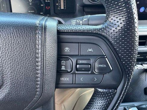 Certified 2025 Toyota Tacoma SR5 AWD/4WD image 20