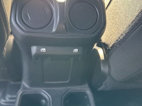 Used 2018 Jeep Wrangler Unlimited Sport S image 19