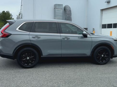 Used 2025 Honda CR-V EX-L image 9
