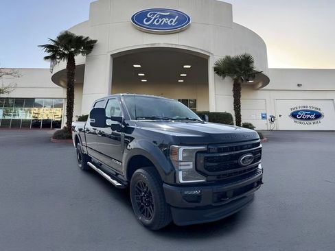 Certified 2022 Ford F250 Lariat w/ Black Appearance Package AWD/4WD image 4