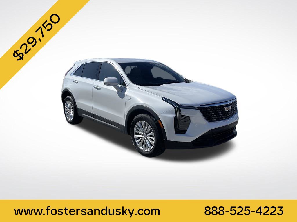 Used 2024 Cadillac XT4 Luxury w/ Cold Weather Package FWD image 7