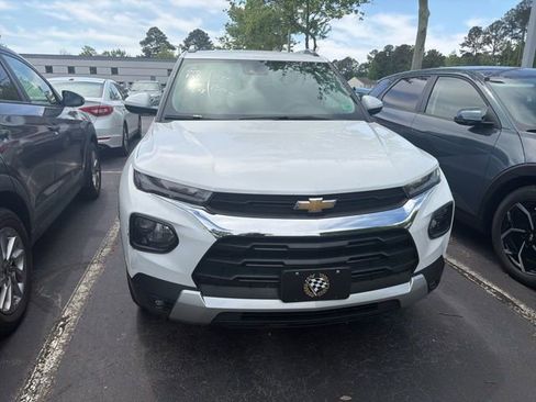 Used 2023 Chevrolet TrailBlazer LT w/ Convenience Package image 2