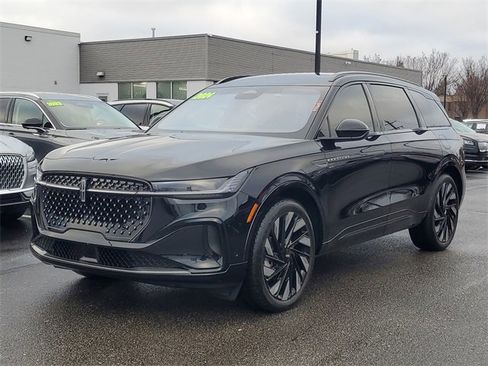 Certified 2024 Lincoln Nautilus Reserve w/ Jet Appearance Package (87T) image 3