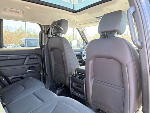 Used 2025 Land Rover Defender 110 S image 14