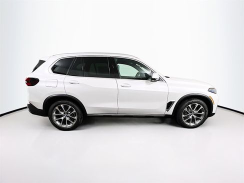 New 2026 BMW X5 xDrive40i w/ Climate Comfort Package image 8