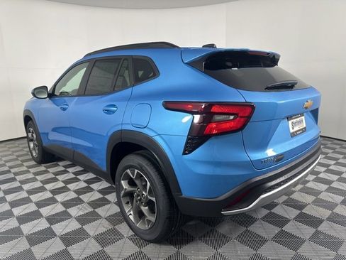New 2026 Chevrolet Trax LT w/ Sunroof Package image 5
