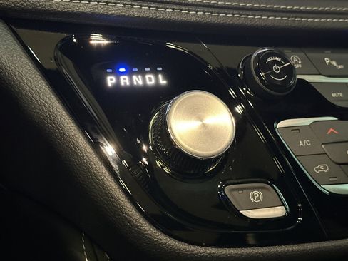 New 2026 Chrysler Pacifica Limited w/ Uconnect Theater Family Group image 23