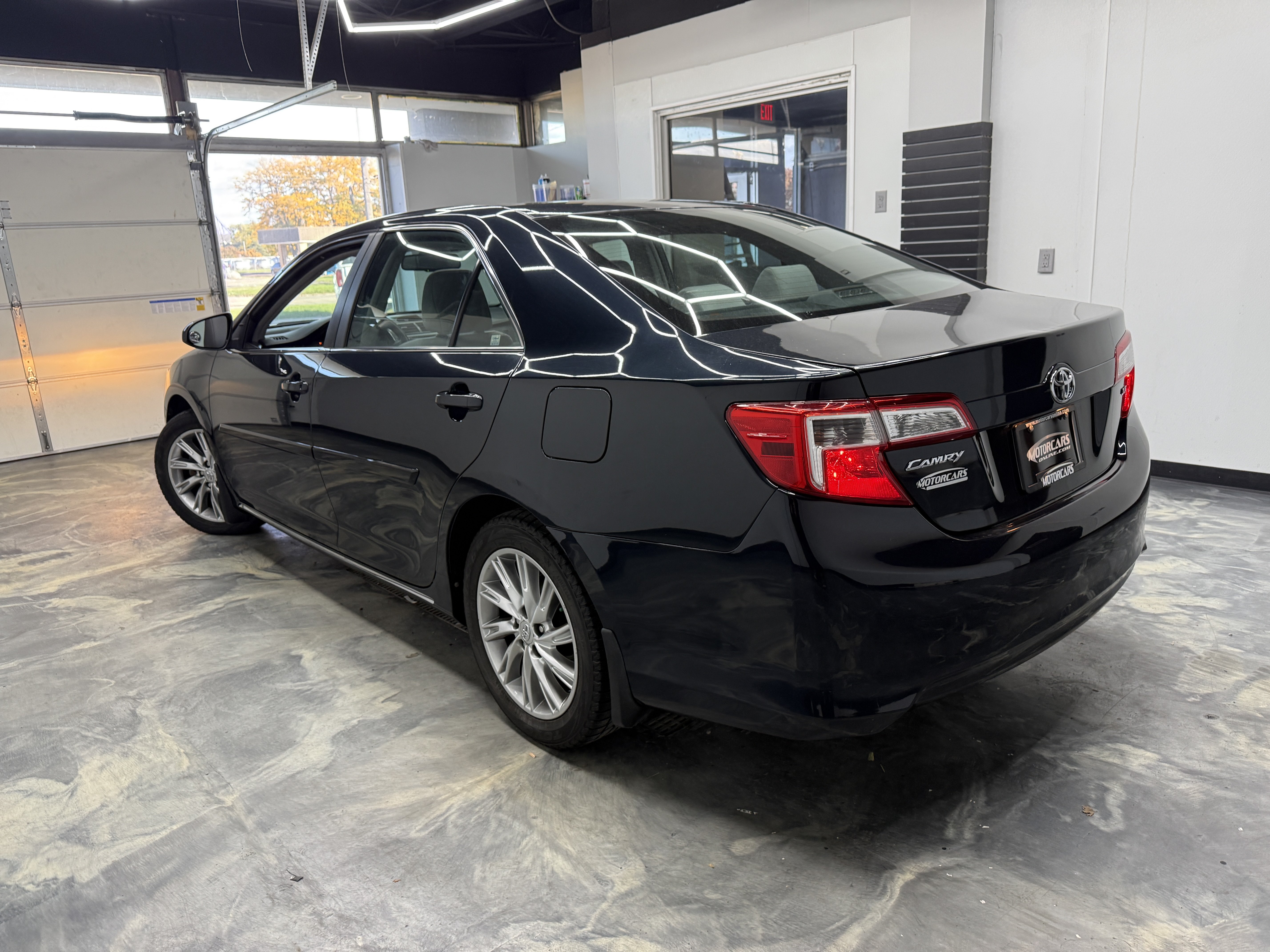Used 2013 Toyota Camry LE FWD image 3