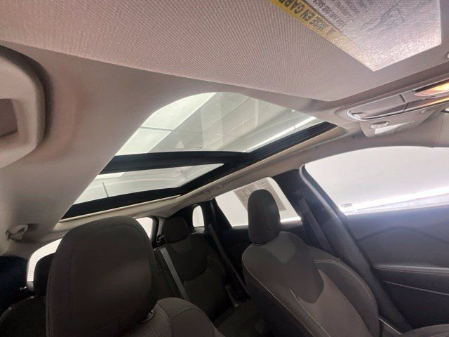 Used 2017 Jeep Cherokee Latitude w/ Comfort/Convenience Group AWD/4WD image 6