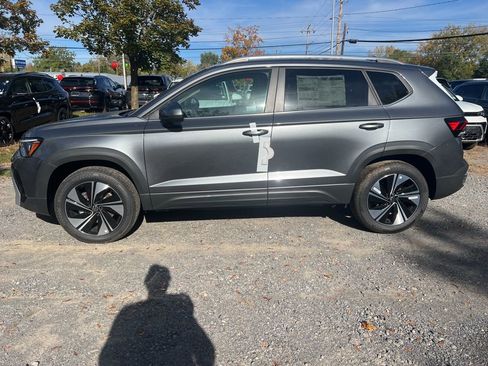 New 2025 Volkswagen Taos SE image 13