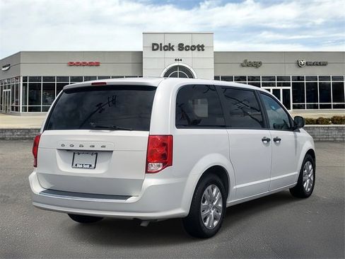 Used 2019 Dodge Grand Caravan SE image 5