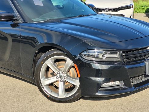Used 2017 Dodge Charger R/T w/ Navigation & Travel Group image 3