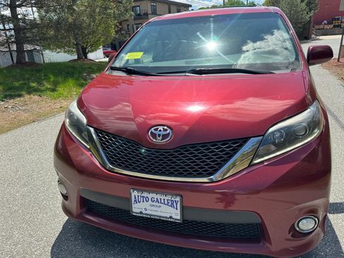 Used 2016 Toyota Sienna SE Premium FWD image 30