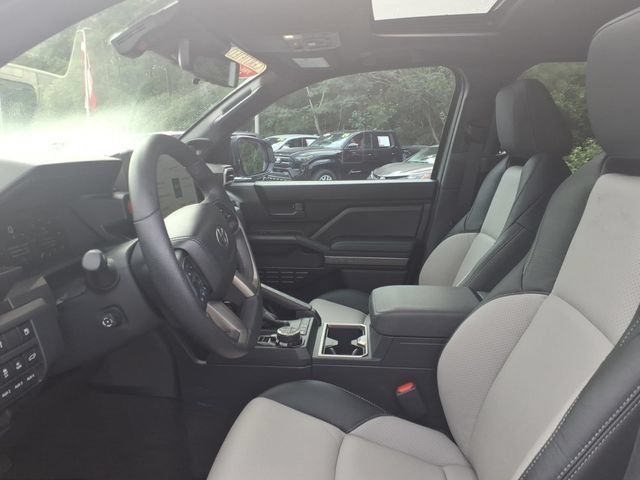 Used 2025 Toyota 4Runner TRD Off-Road Premium w/ Tow Technology Package AWD/4WD image 5