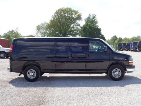 Used 2017 Chevrolet Express 3500 LT w/ LT Preferred Equipment Group RWD image 5