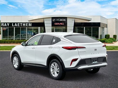 Used 2025 Buick Envista Preferred w/ Convenience I Package image 3
