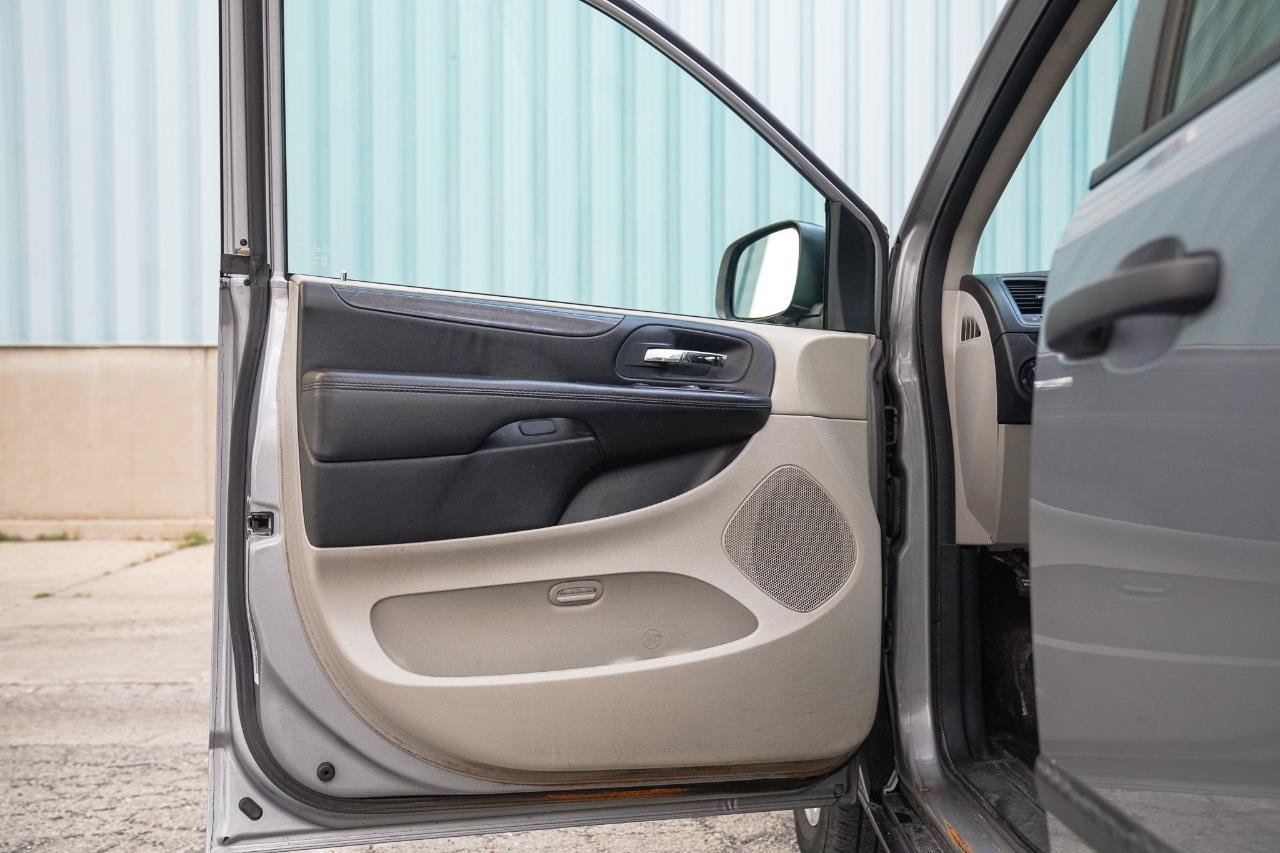 Used 2014 Dodge Grand Caravan American Value Package FWD image 19
